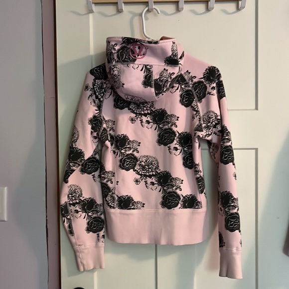 Lululemon scuba hoodie.  No tags. Fits as size small. - Picture 3 of 4